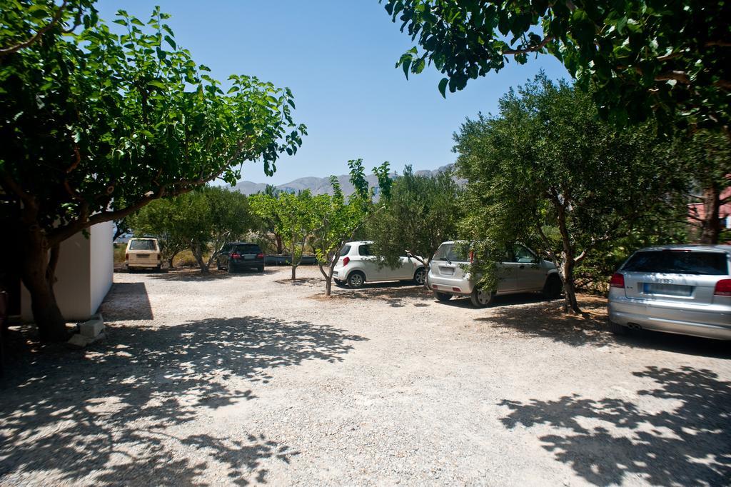 Dolphin Apartments Frangokastello Buitenkant foto