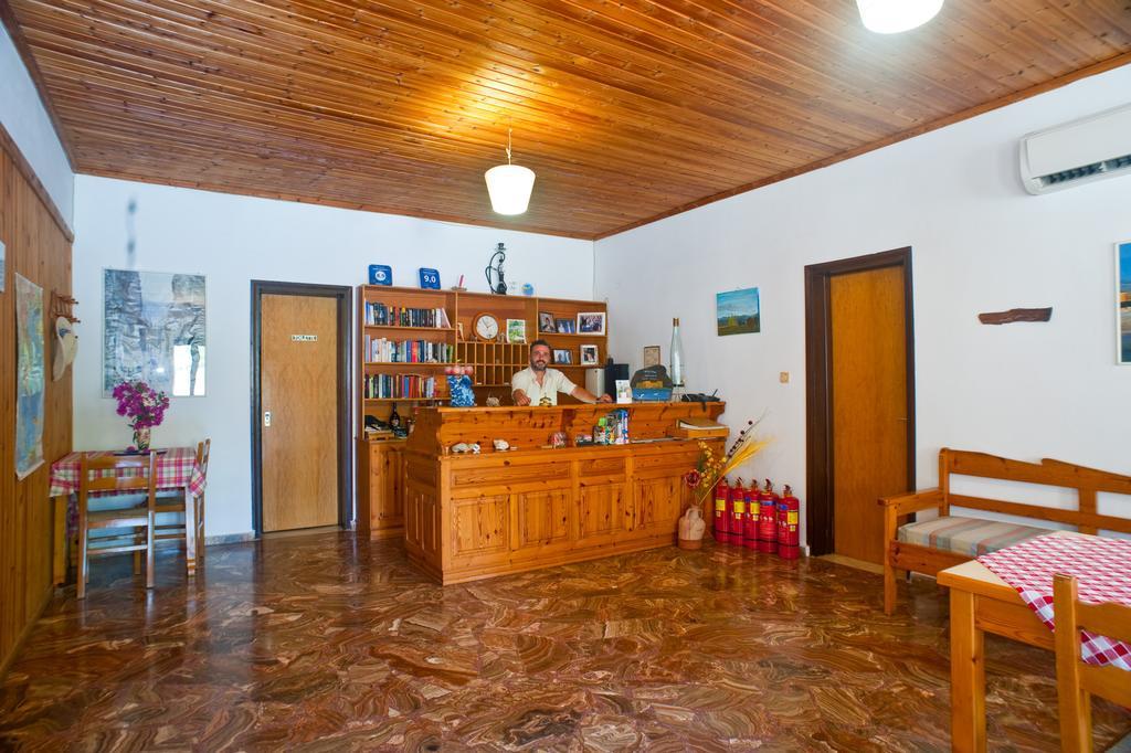Dolphin Apartments Frangokastello Buitenkant foto