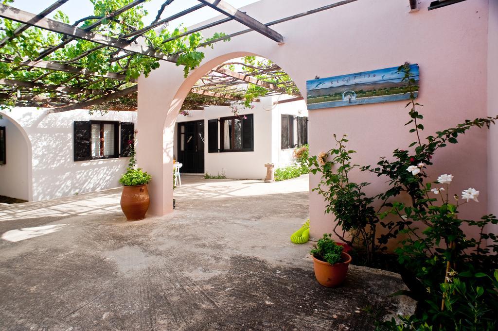 Dolphin Apartments Frangokastello Buitenkant foto