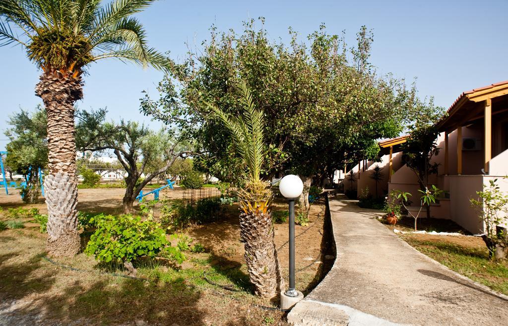 Dolphin Apartments Frangokastello Buitenkant foto